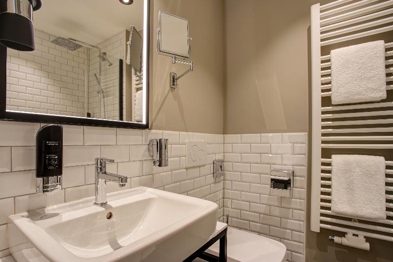 Boutique 125 Hamburg Airport, Trademark Collection image
