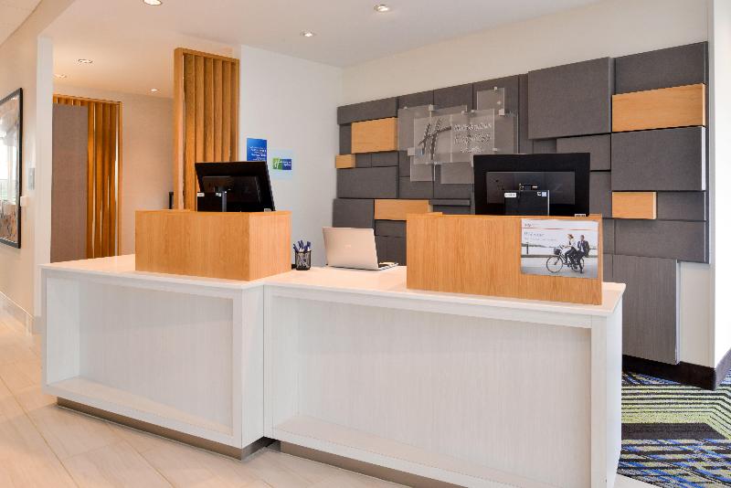 Holiday Inn Express & Suites Ottumwa By IHG image