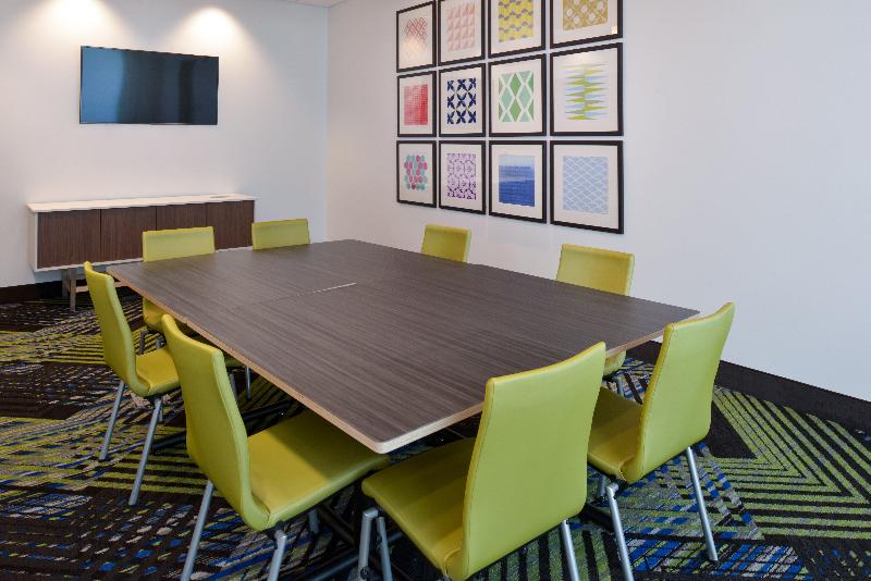 Holiday Inn Express & Suites Ottumwa By IHG image