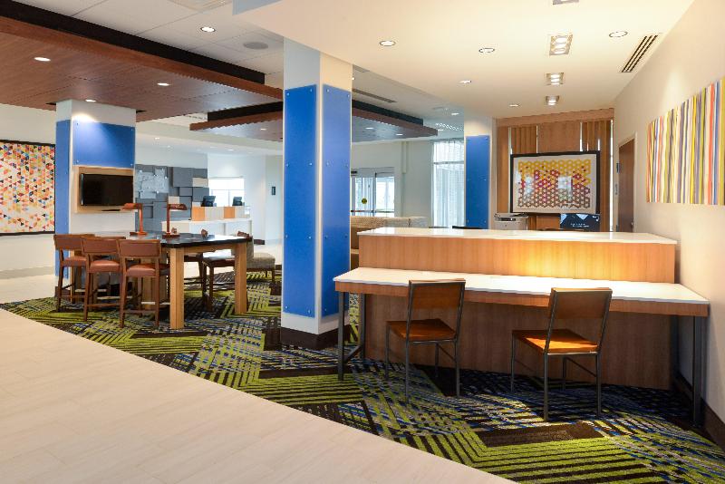 Holiday Inn Express & Suites Ottumwa By IHG image