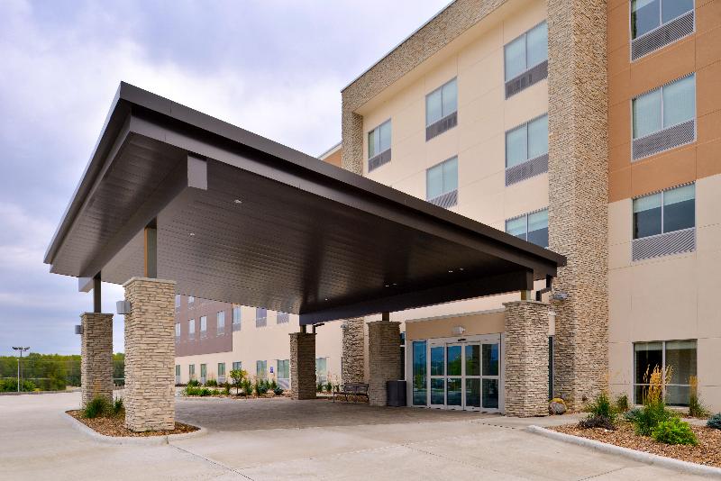 Holiday Inn Express & Suites Ottumwa By IHG image