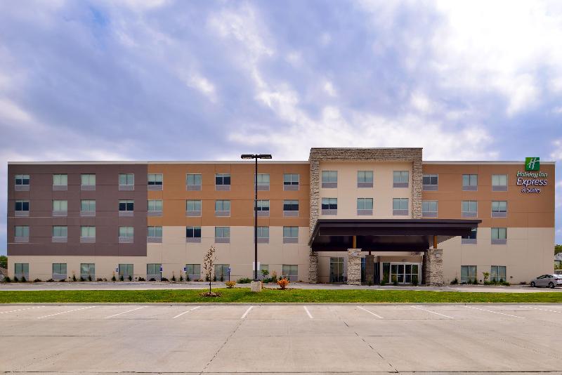 Holiday Inn Express & Suites Ottumwa By IHG image
