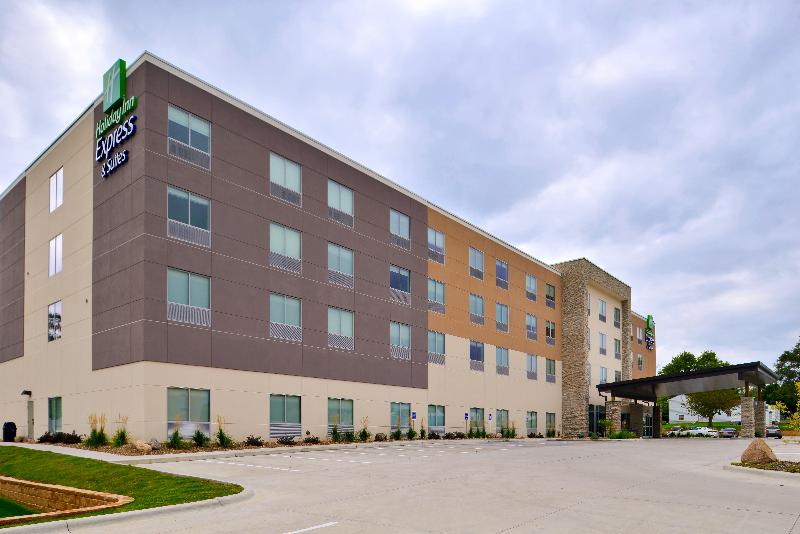Holiday Inn Express & Suites Ottumwa By IHG image