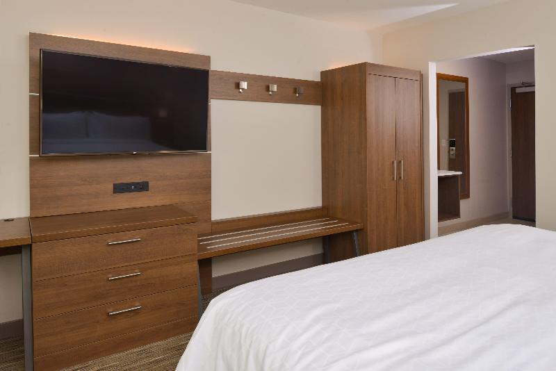 Holiday Inn Express & Suites Ottumwa By IHG image