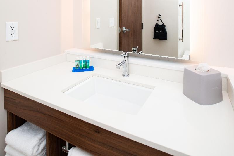 Holiday Inn Express & Suites Ottumwa By IHG image