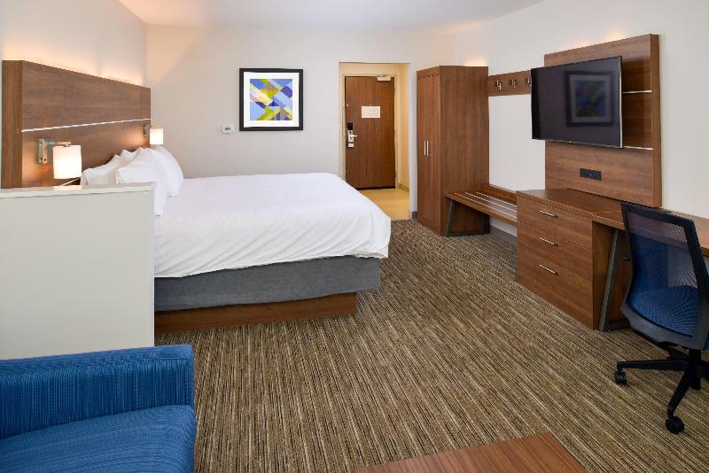 Holiday Inn Express & Suites Ottumwa By IHG image