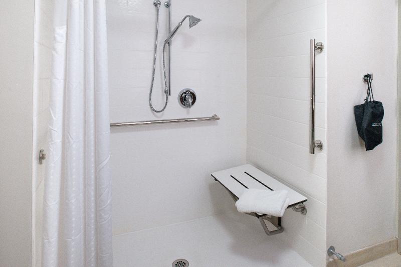 Holiday Inn Express & Suites Ottumwa By IHG image