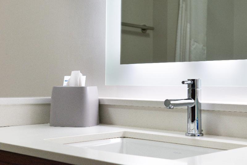 Holiday Inn Express & Suites Ottumwa By IHG image