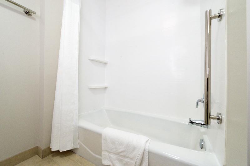 Holiday Inn Express & Suites Ottumwa By IHG image