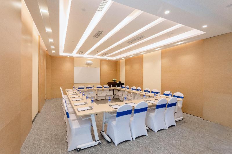 Holiday Inn Express Tianshui City Center image