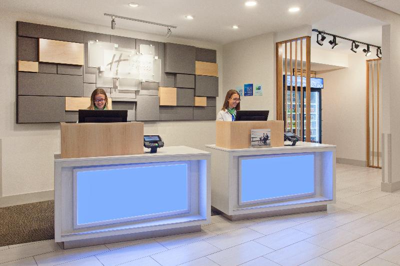 Holiday Inn Express & Suites Moses Lake image