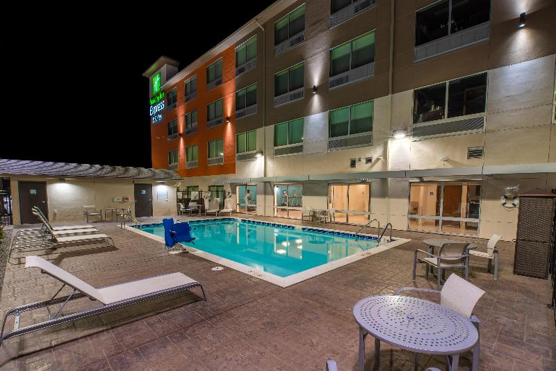 Holiday Inn Express & Suites Moses Lake image