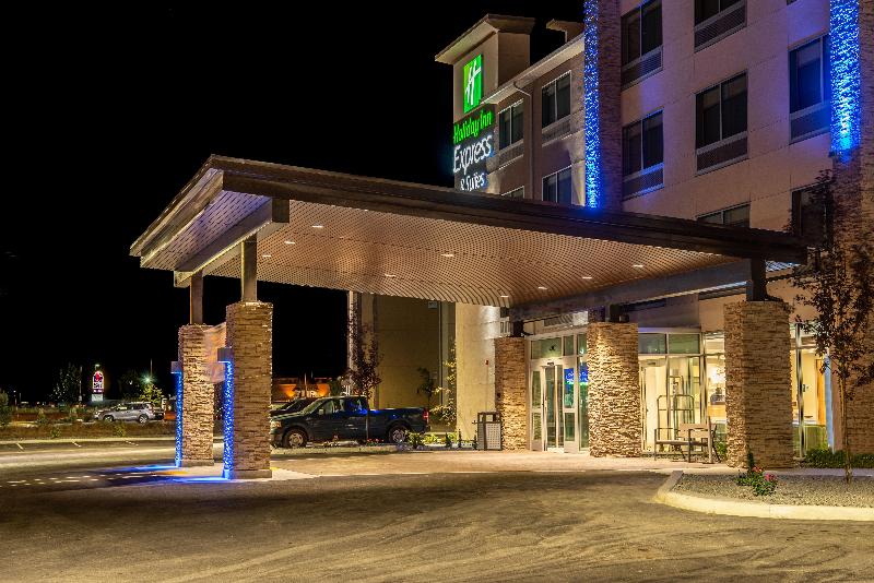 Holiday Inn Express & Suites Moses Lake image