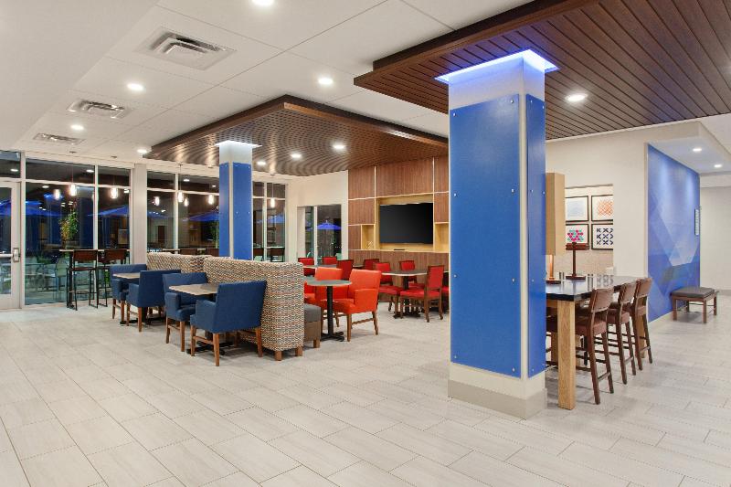 Holiday Inn Express & Suites Moses Lake image