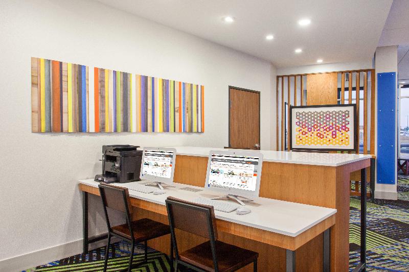 Holiday Inn Express & Suites Moses Lake image