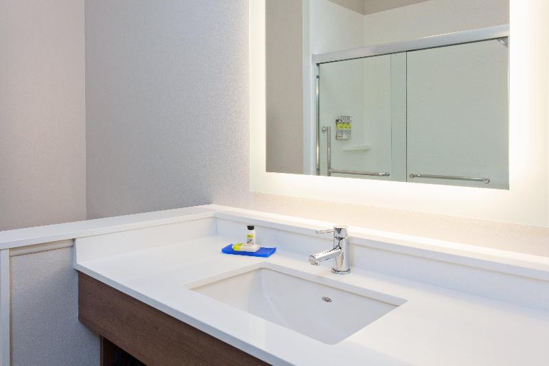 Holiday Inn Express & Suites Moses Lake image