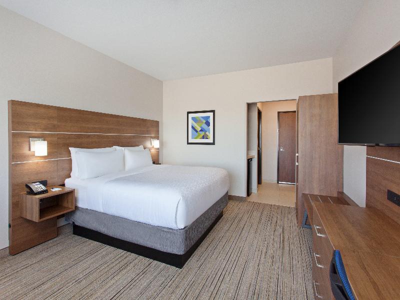 Holiday Inn Express & Suites Moses Lake image