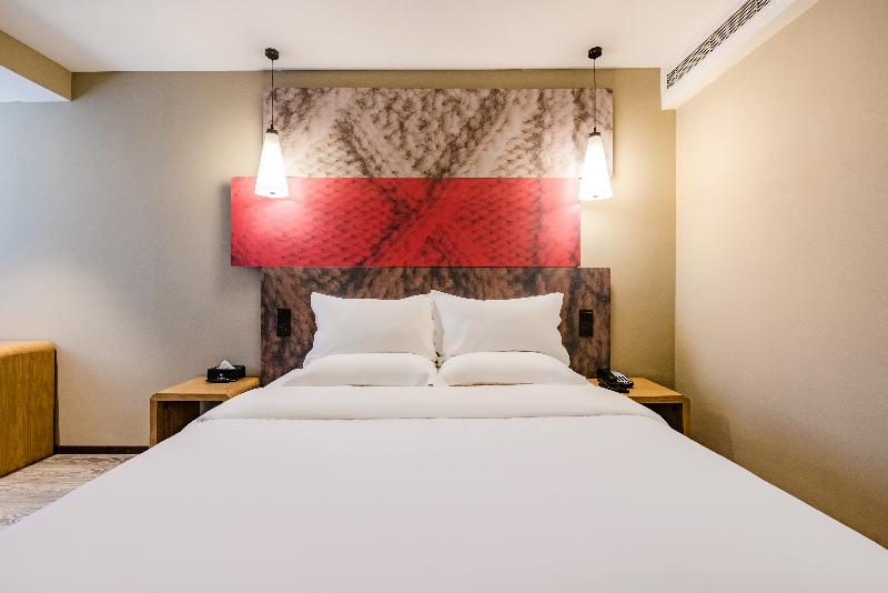 Ibis Hotel (Luoyang Government Bao Long Plaza) image
