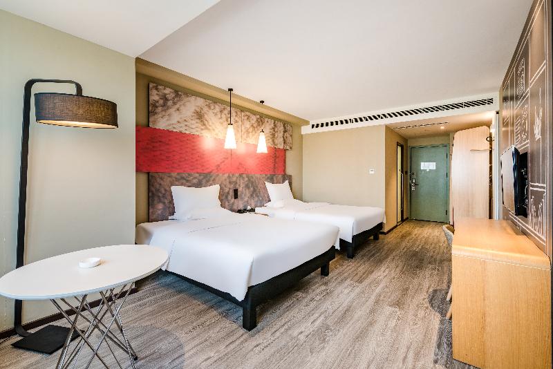 Ibis Hotel (Luoyang Government Bao Long Plaza) image