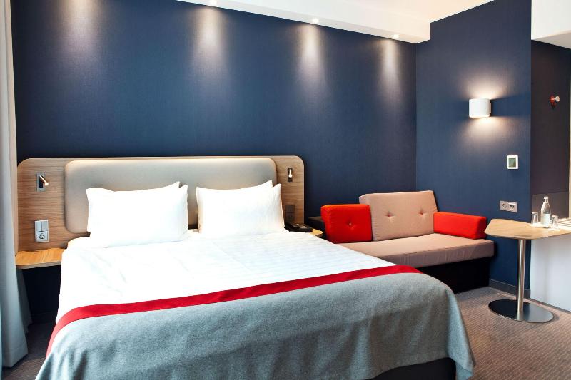 Holiday Inn Express Frankfurt Airport - Raunheim image