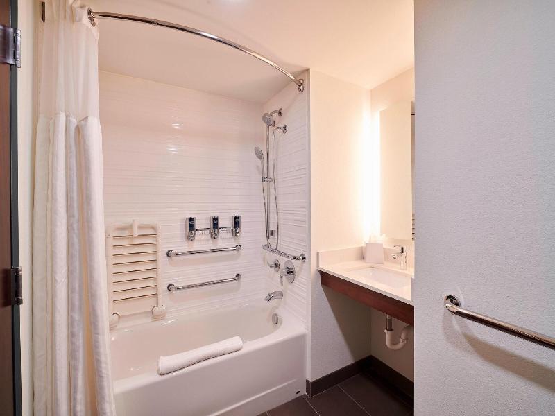 Four Points By Sheraton Cleveland-Eastlake image
