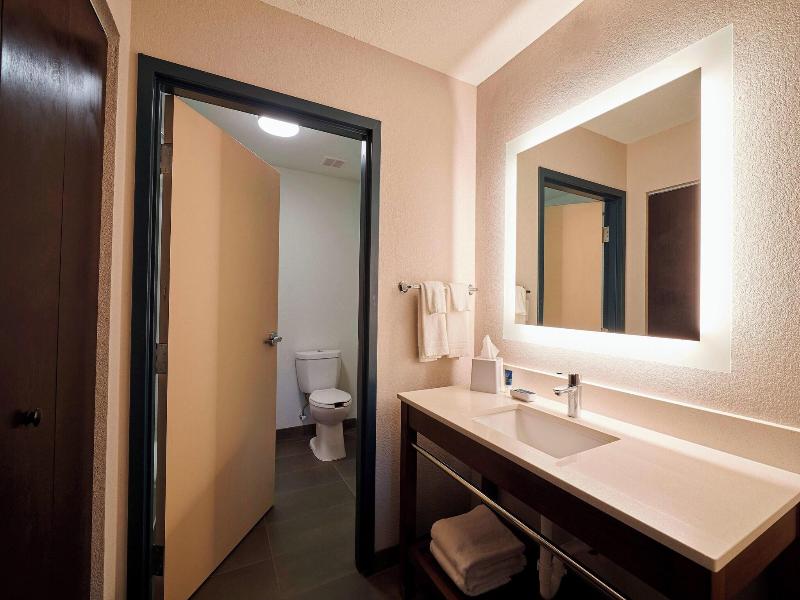 Four Points By Sheraton Cleveland-Eastlake image