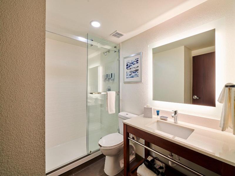 Four Points By Sheraton Cleveland-Eastlake image