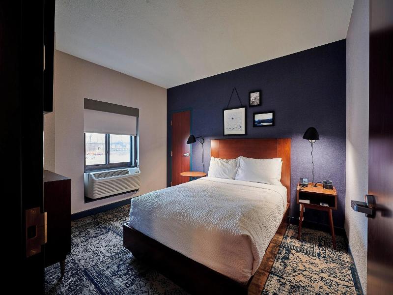 Four Points By Sheraton Cleveland-Eastlake image