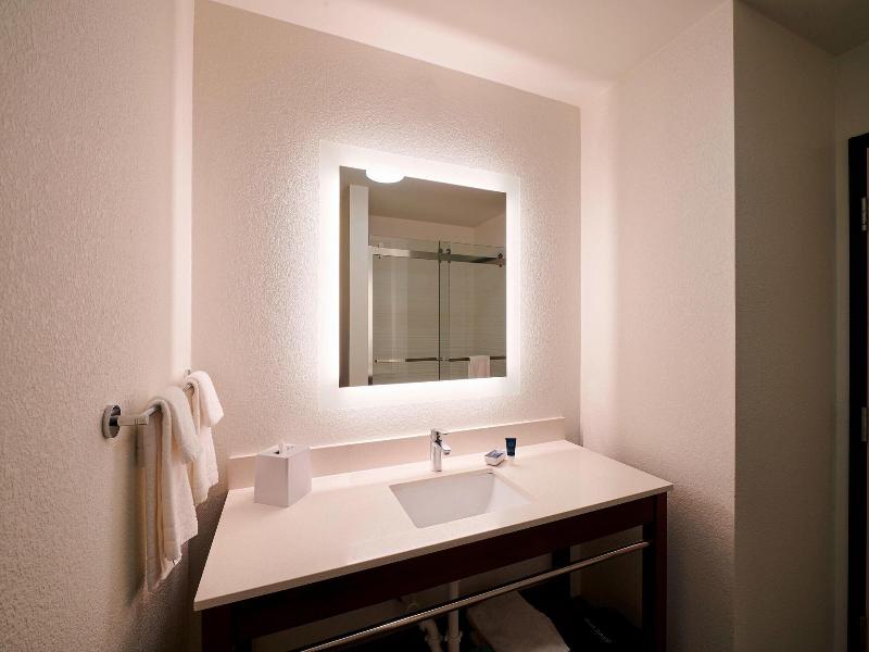 Four Points By Sheraton Cleveland-Eastlake image