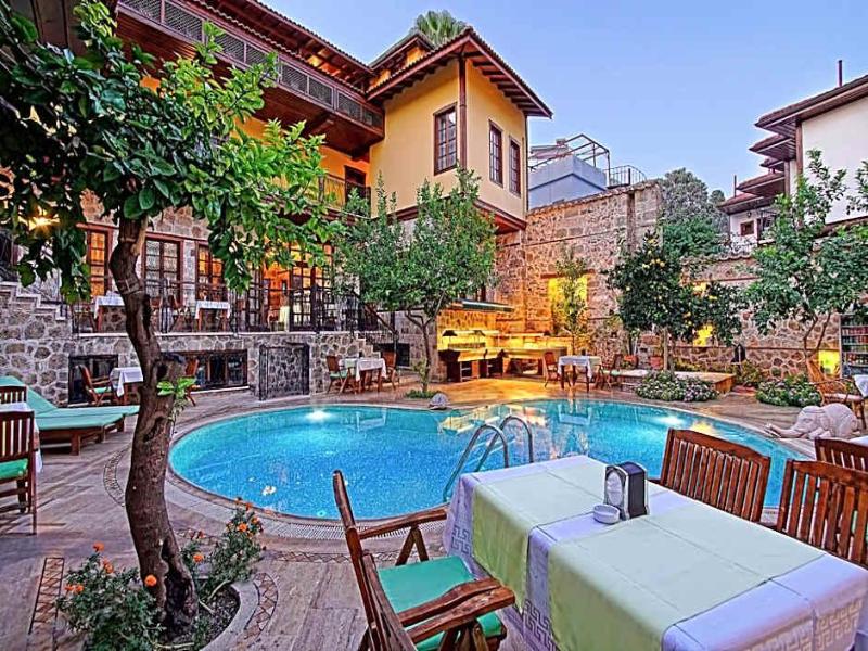 La Paloma Hotel image