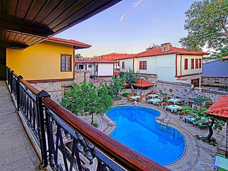 La Paloma Hotel image