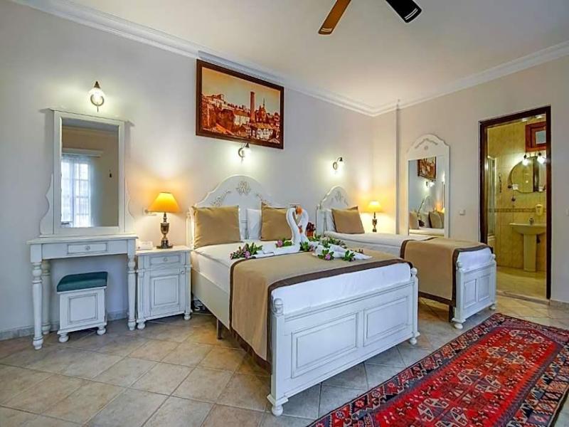 La Paloma Hotel image