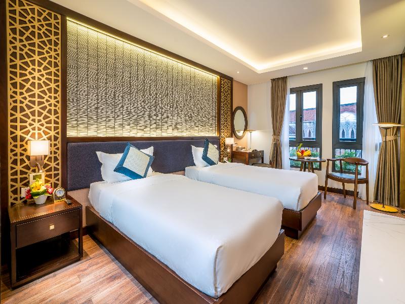 Conifer Grand Hotel image