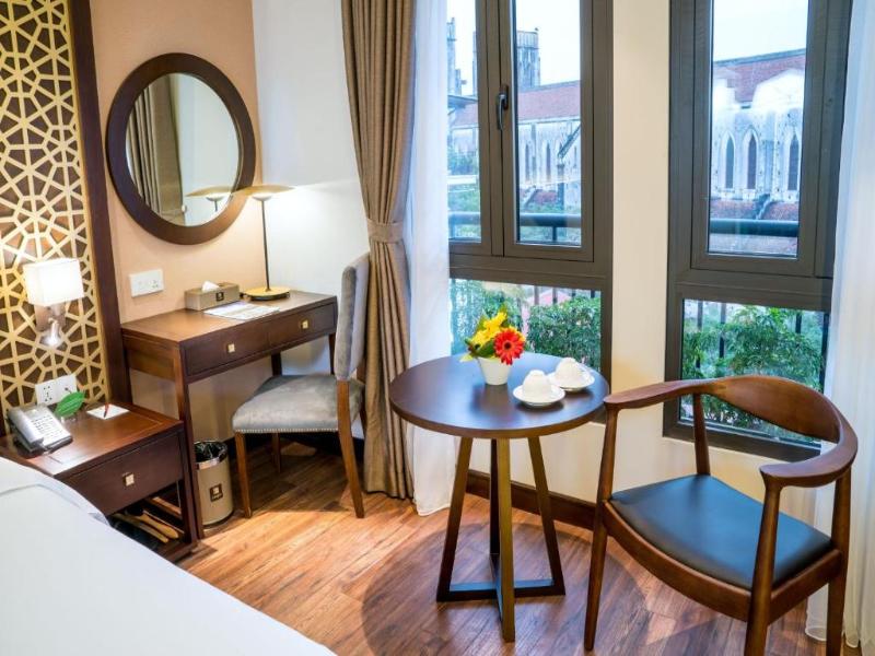 Conifer Grand Hotel image