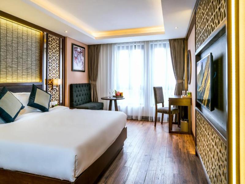 Conifer Grand Hotel image