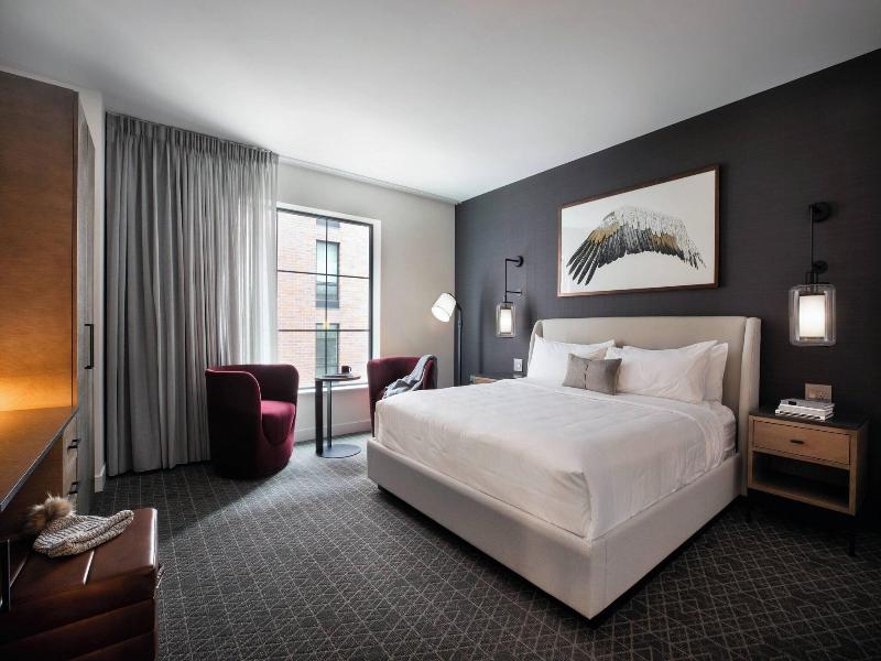 DOUBLE EXECUTIVE KING BED