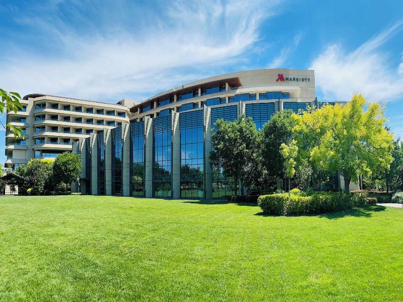Beijing Marriott Hotel Changping image