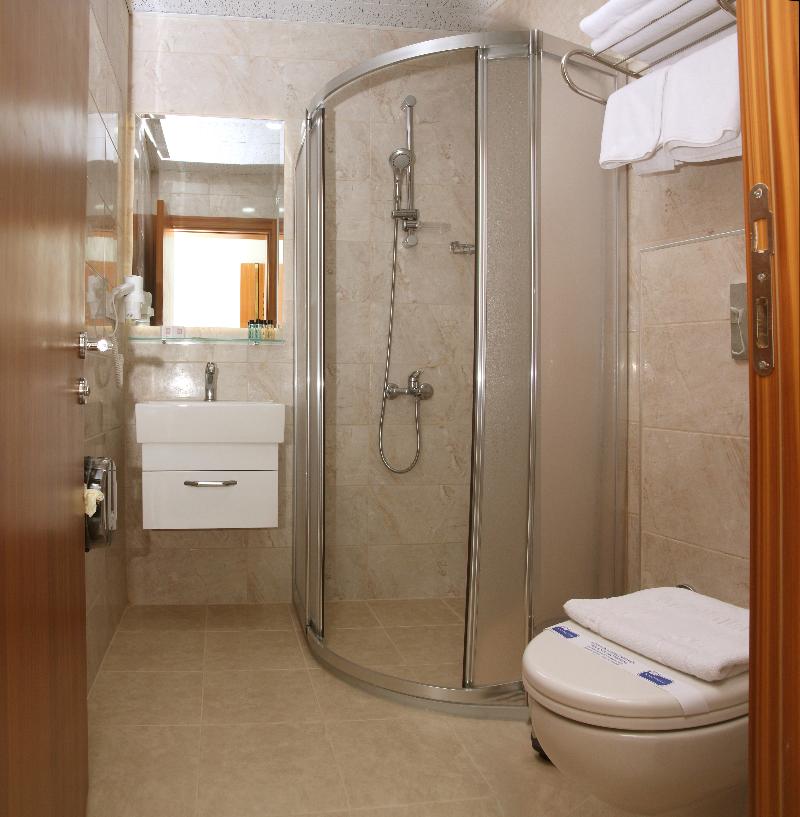 Green Garden Hotel image