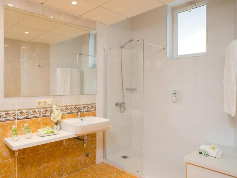 Gara Suites Golf & Spa image
