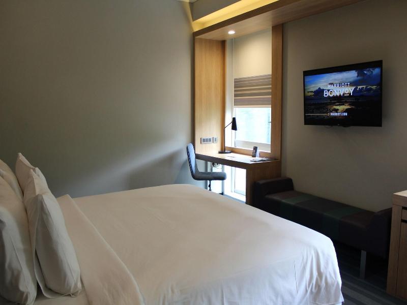 Aloft New Delhi Aerocity image