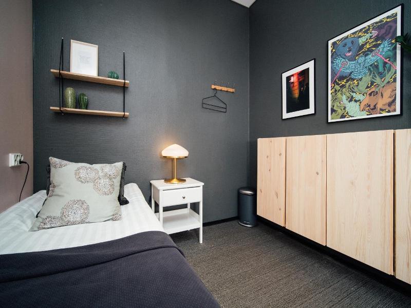 The yard concept Hostel image