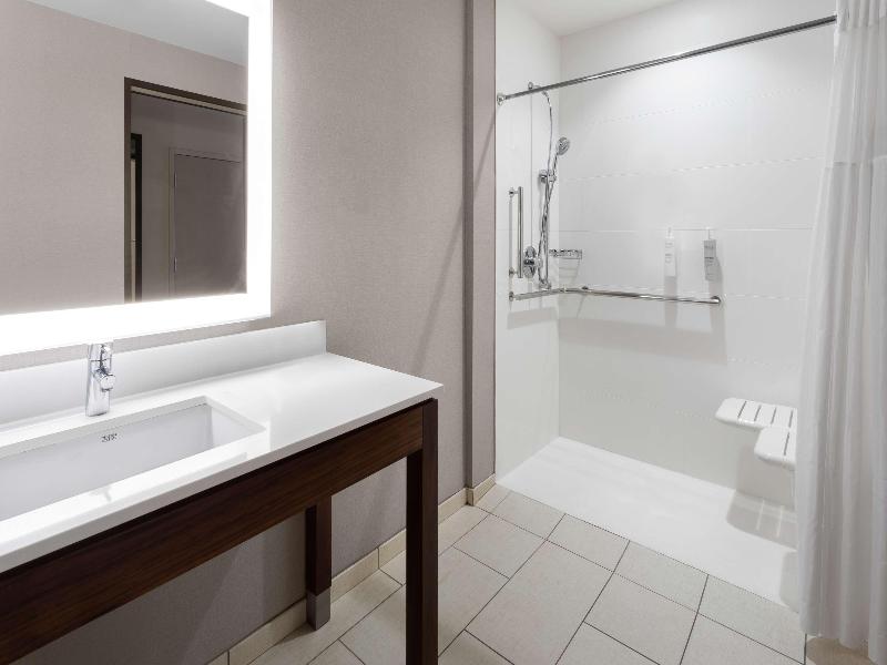 Hampton Inn Hilton Nashville Airport Century Place image