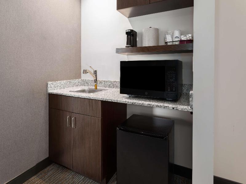 Hampton Inn Hilton Nashville Airport Century Place image