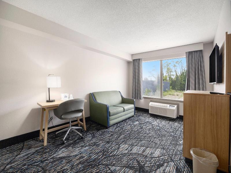 Days Inn & Suites By Wyndham Muskegon image