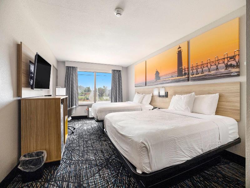 Days Inn & Suites By Wyndham Muskegon image