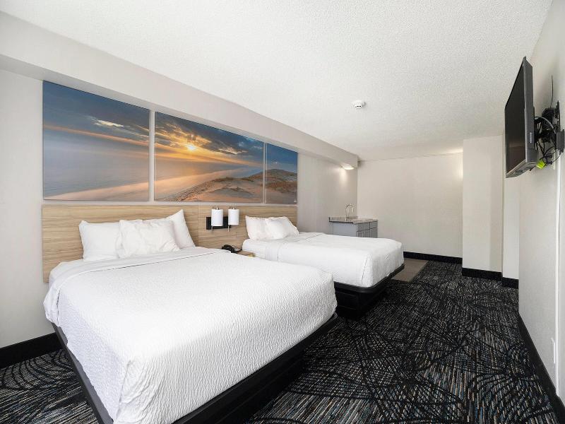 Days Inn & Suites By Wyndham Muskegon image