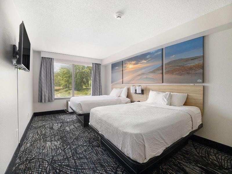 Days Inn & Suites By Wyndham Muskegon image
