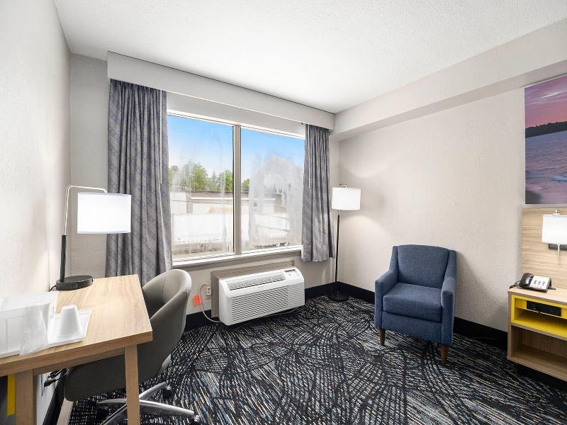 Days Inn & Suites By Wyndham Muskegon image