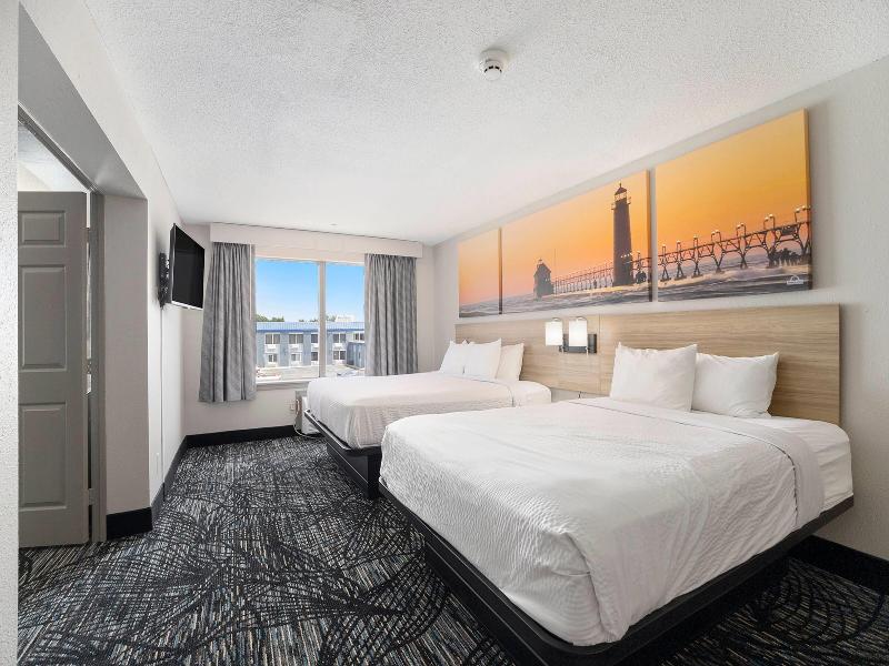 Days Inn & Suites By Wyndham Muskegon image