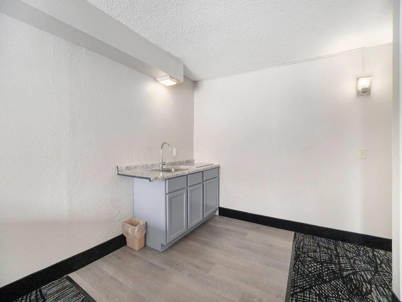 Days Inn & Suites By Wyndham Muskegon image